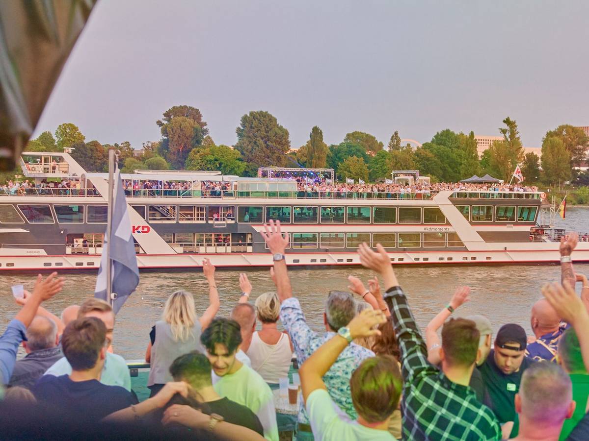 EXPRESS Ü29: Party auf dem KD-Schiff