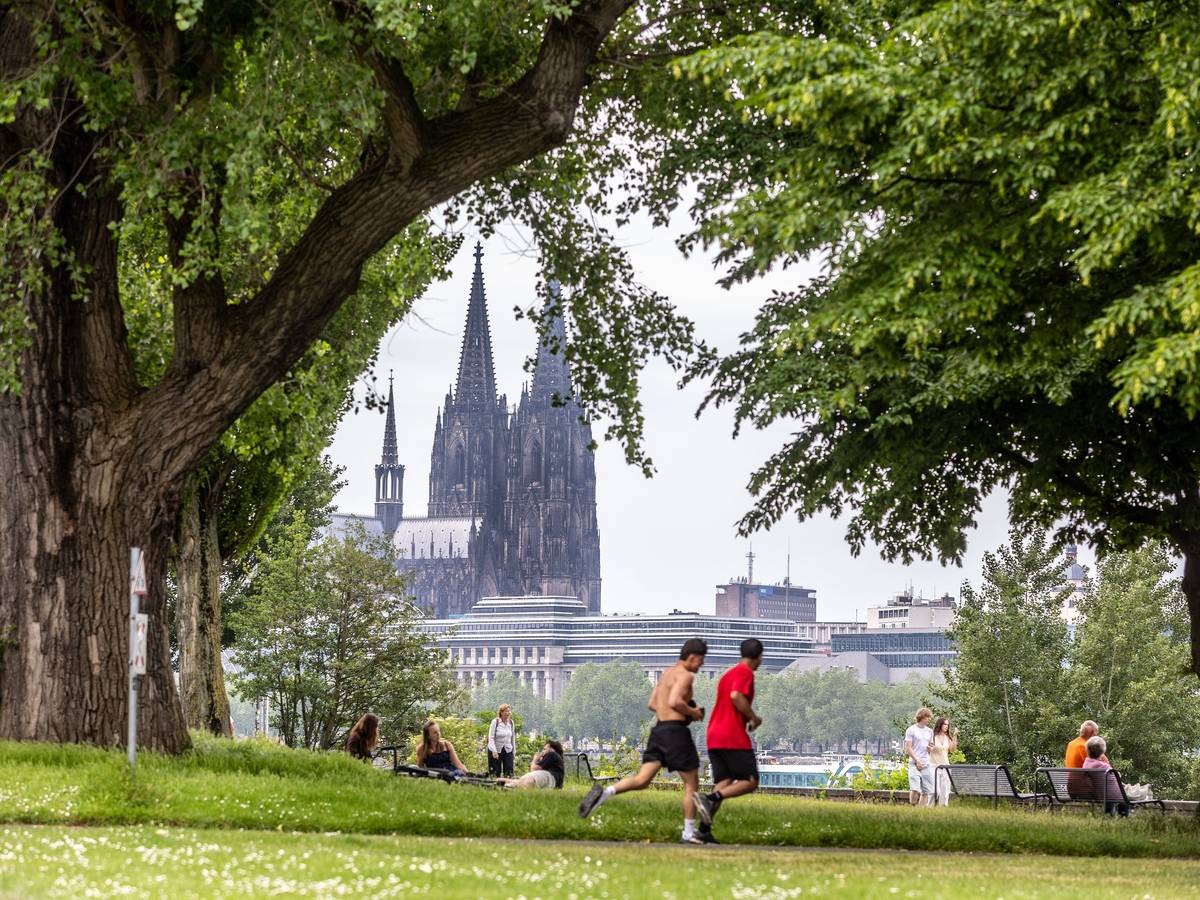 Kölner sind glücklich, auch wenn das die Studie nicht hergibt. In der Domstadt übertrifft die Lebenszufriedenheit demnach die messbaren Lebensbedingungen. (Symbolfoto)