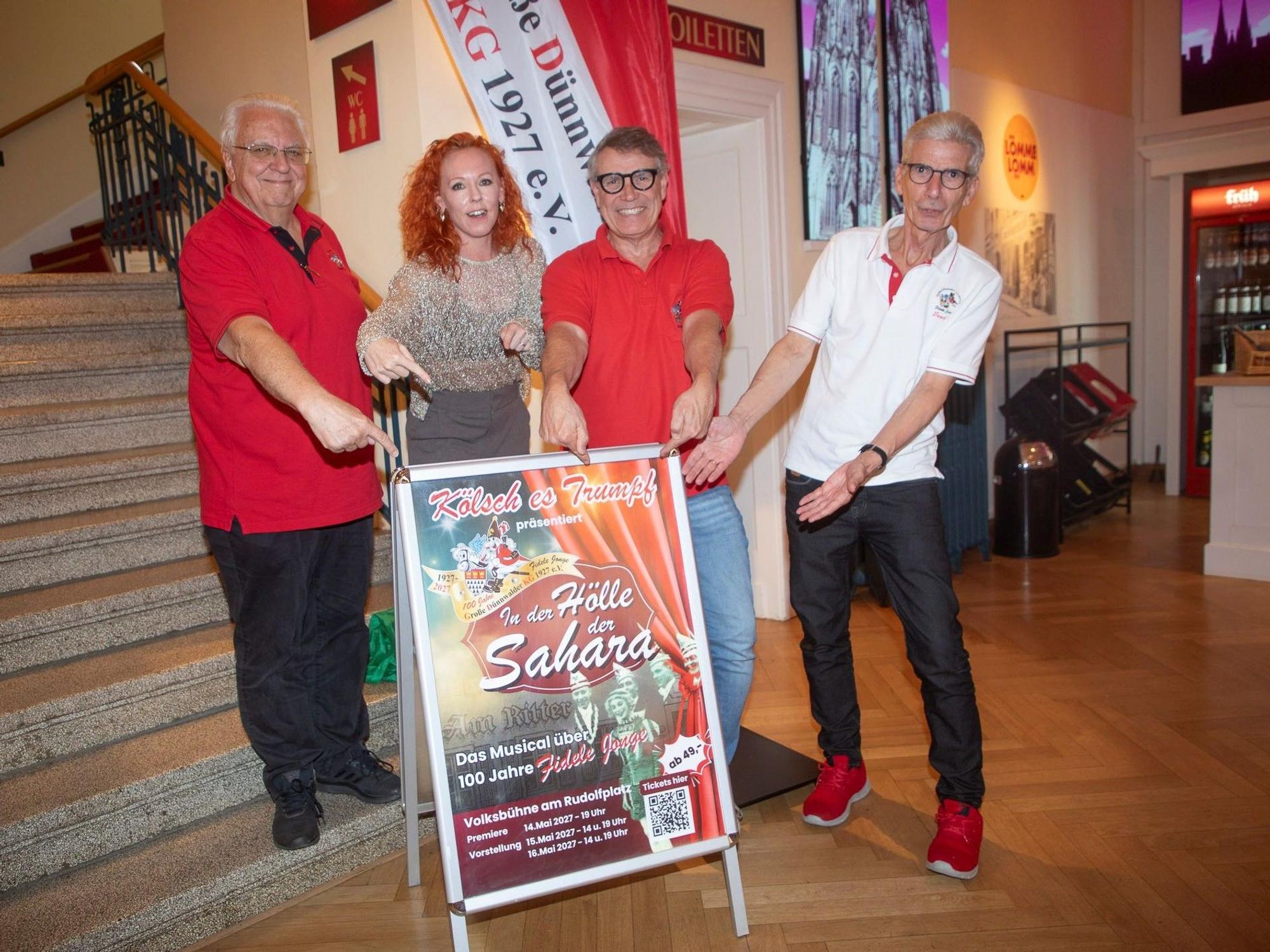 Hans-Jo Fichna, Katja Baum, Lutz Niedgen und Wolfgang Prinz präsentieren das Programm zum 100-Jährigen vor.
