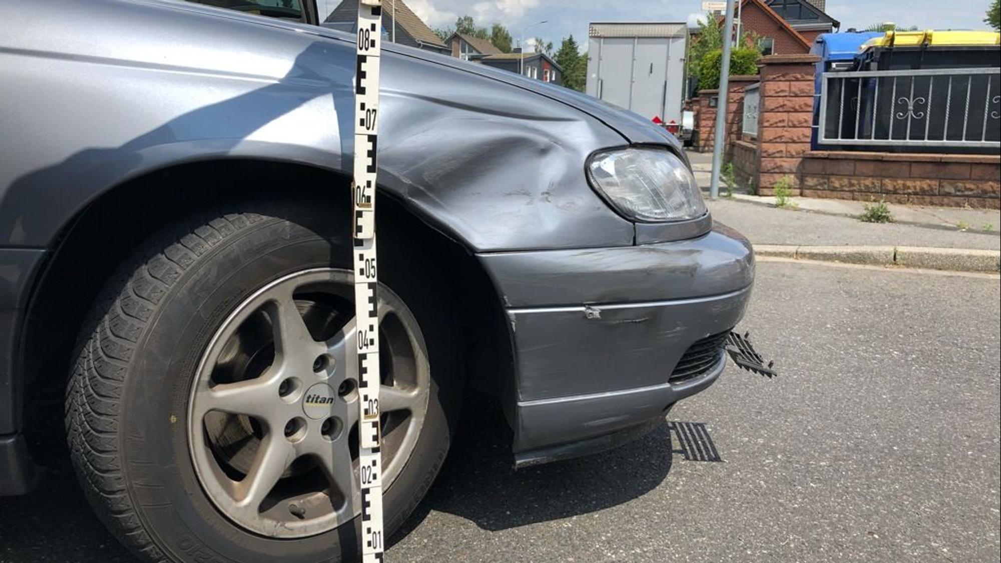 Ein von der Polizei abgesperrter Unfallort.