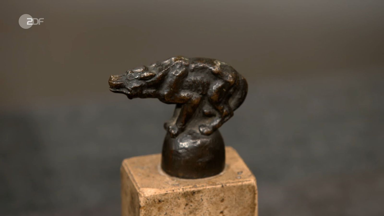 Der Bronze-Wolf von Julius Starcke aus den 1920er- oder 30er-Jahren war 200 bis 300 Euro wert.
 (Bild: ZDF)