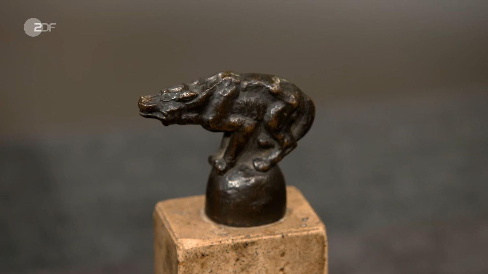 Der Bronze-Wolf von Julius Starcke aus den 1920er- oder 30er-Jahren war 200 bis 300 Euro wert.
(Bild: ZDF)