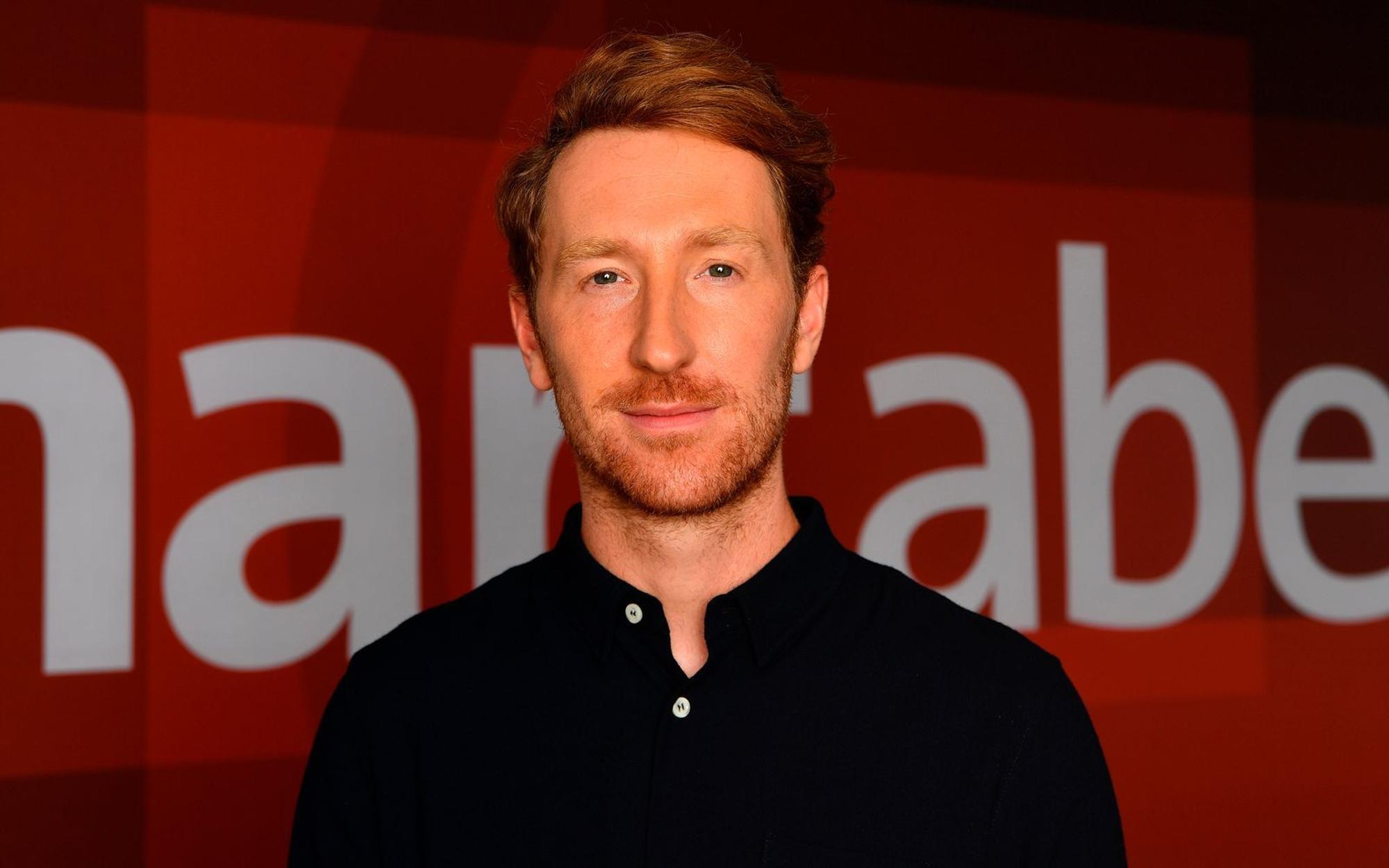 Seit 9. Januar moderiert Louis Klamroth im Ersten die Talkshow „Hart aber fair“. (Bild: WDR/Ansager & Schnipselmann/Julia Feldhagen)