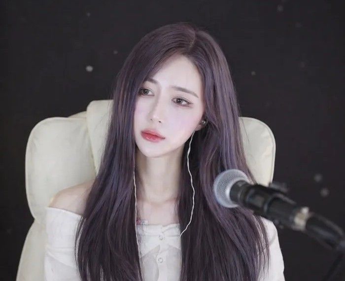 Die koreanische Sängerin Kim Yoon-seol (hier auf Instagram) starb mit nur 28 Jahren.