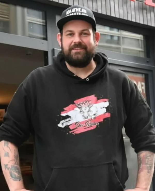 Betreiber Marcel Montaperti: „Der Tiroler“ in der Innenstadt soll verkauft werden, das „Tiroler Stübchen“ in Ehrenfeld bleibt bestehen.