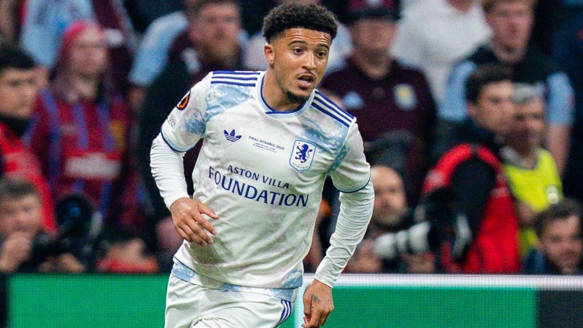 Jadon Sancho im Trikot von Aston Villa.