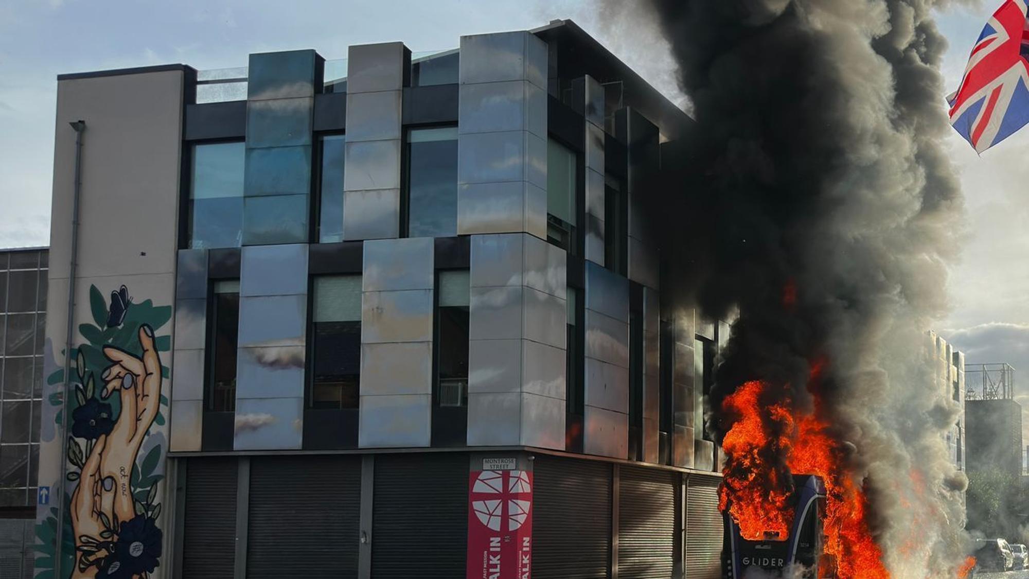 Demonstration nach Messerangriff in Belfast