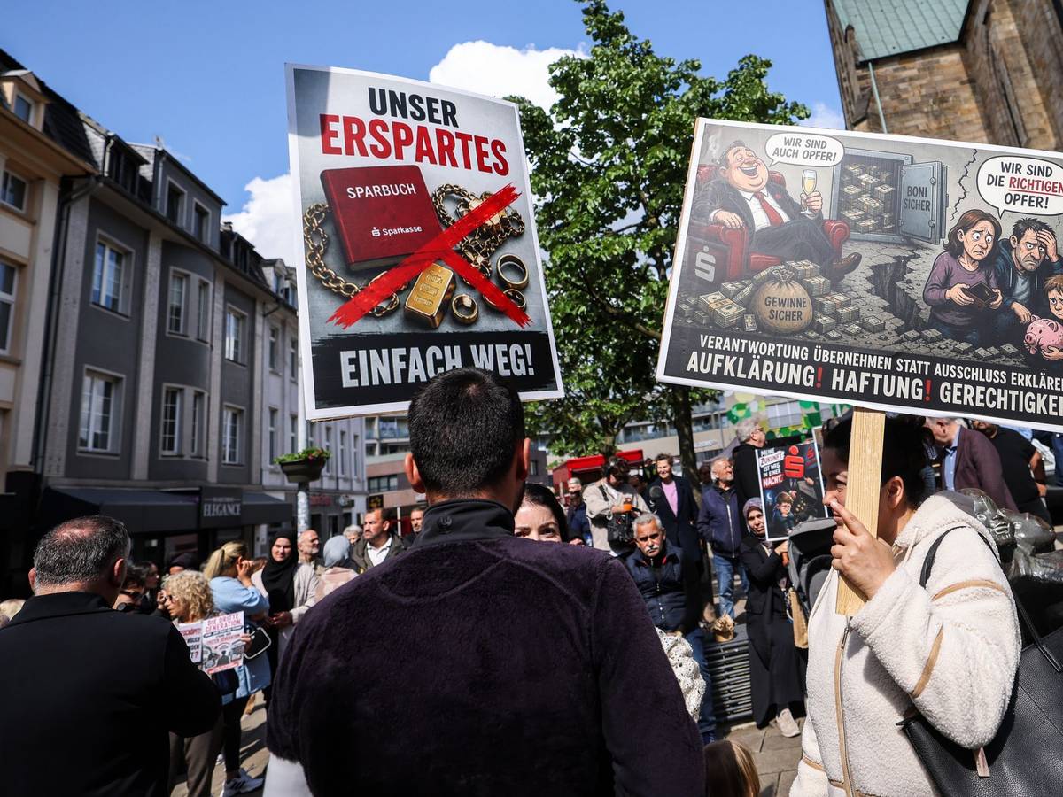Protestkundgebung zum Sparkasseneinbruch in Gelsenkirchen