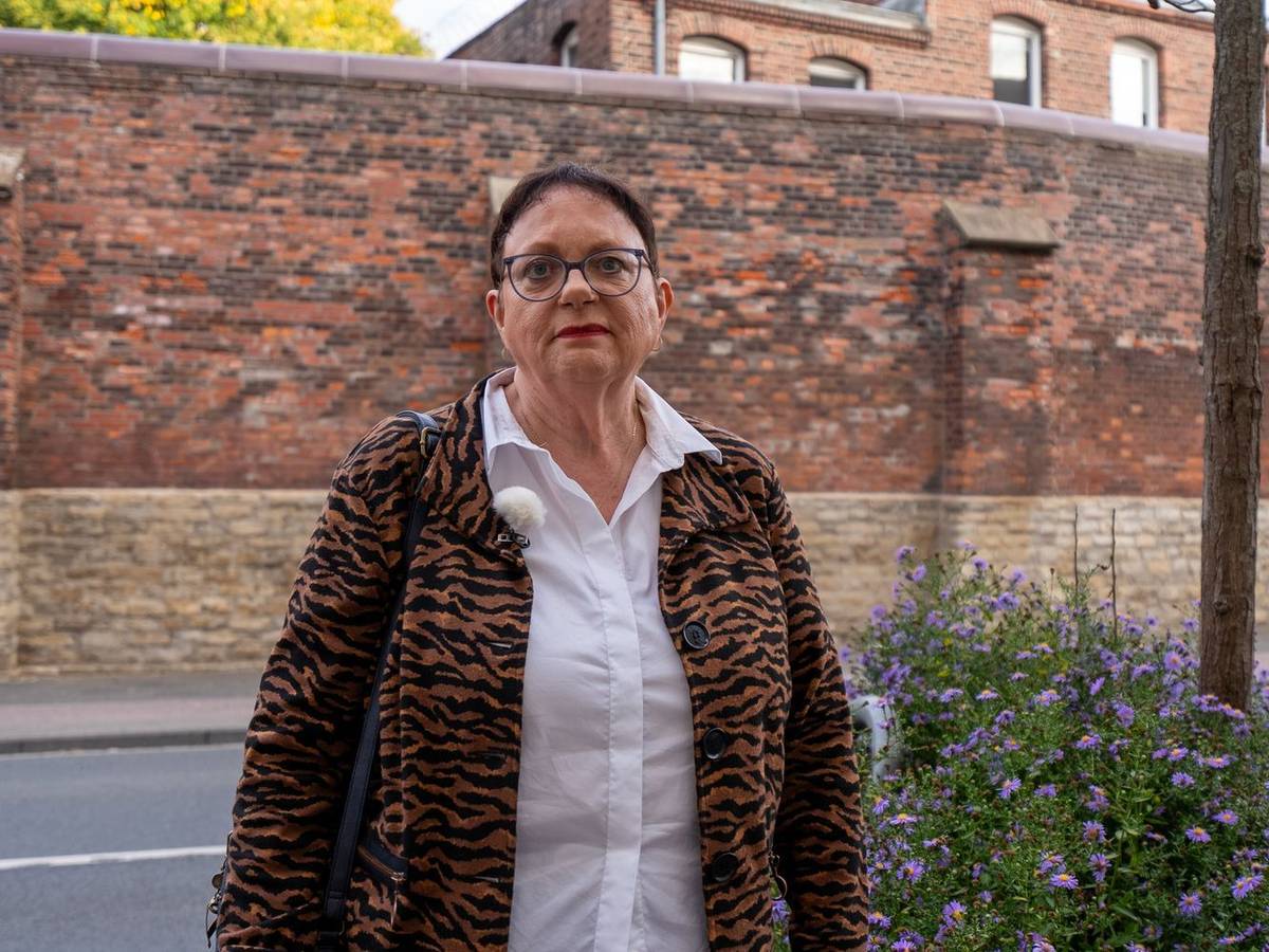 „Meine Schwester ist meine Mutter“, erzählt Ulrike M. Dierkes in der ZDF-Reportage „37°: Kein Kind der Liebe“. (Bild: ZDF / Florian Stege)