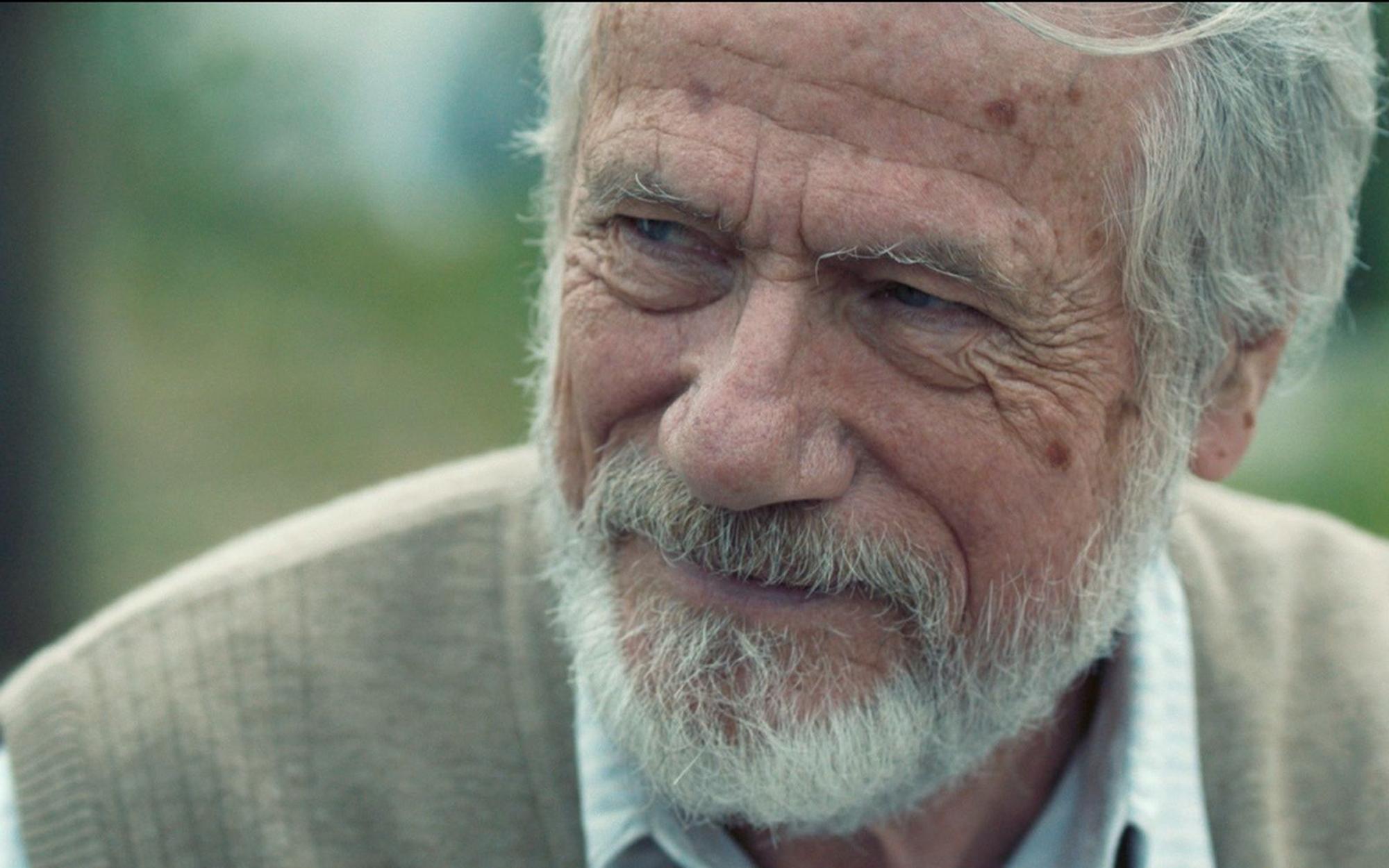 Seit seiner Rückkehr nach Deutschland wirkt Jürgen Prochnow wieder vermehrt in hiesigen Produktionen mit, so auch in dem Drama „Leanders letzte Reise“. (Bild: ARTE / Syrreal Entertainment / Tobis Film)