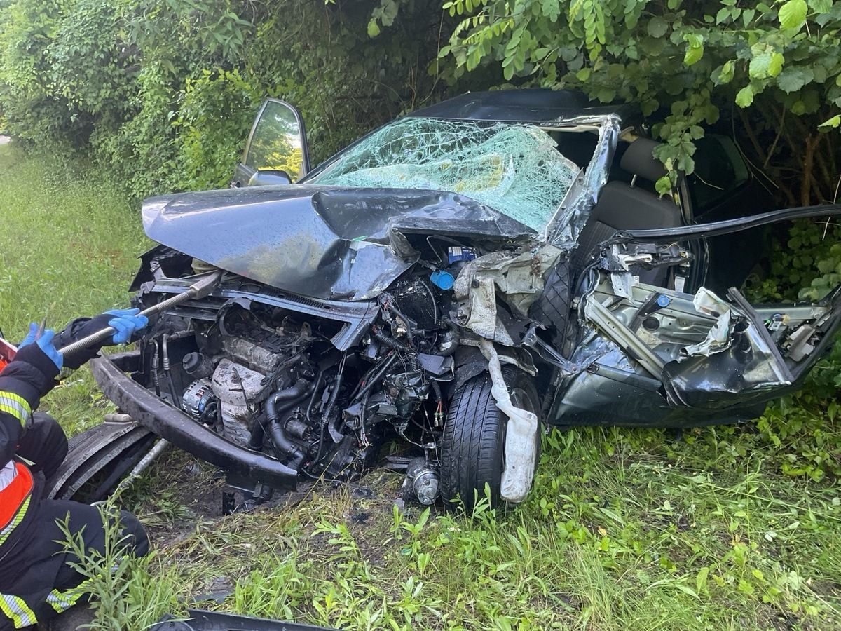 Schwerer Verkehrsunfall auf der B7 bei Hahnenfurth.