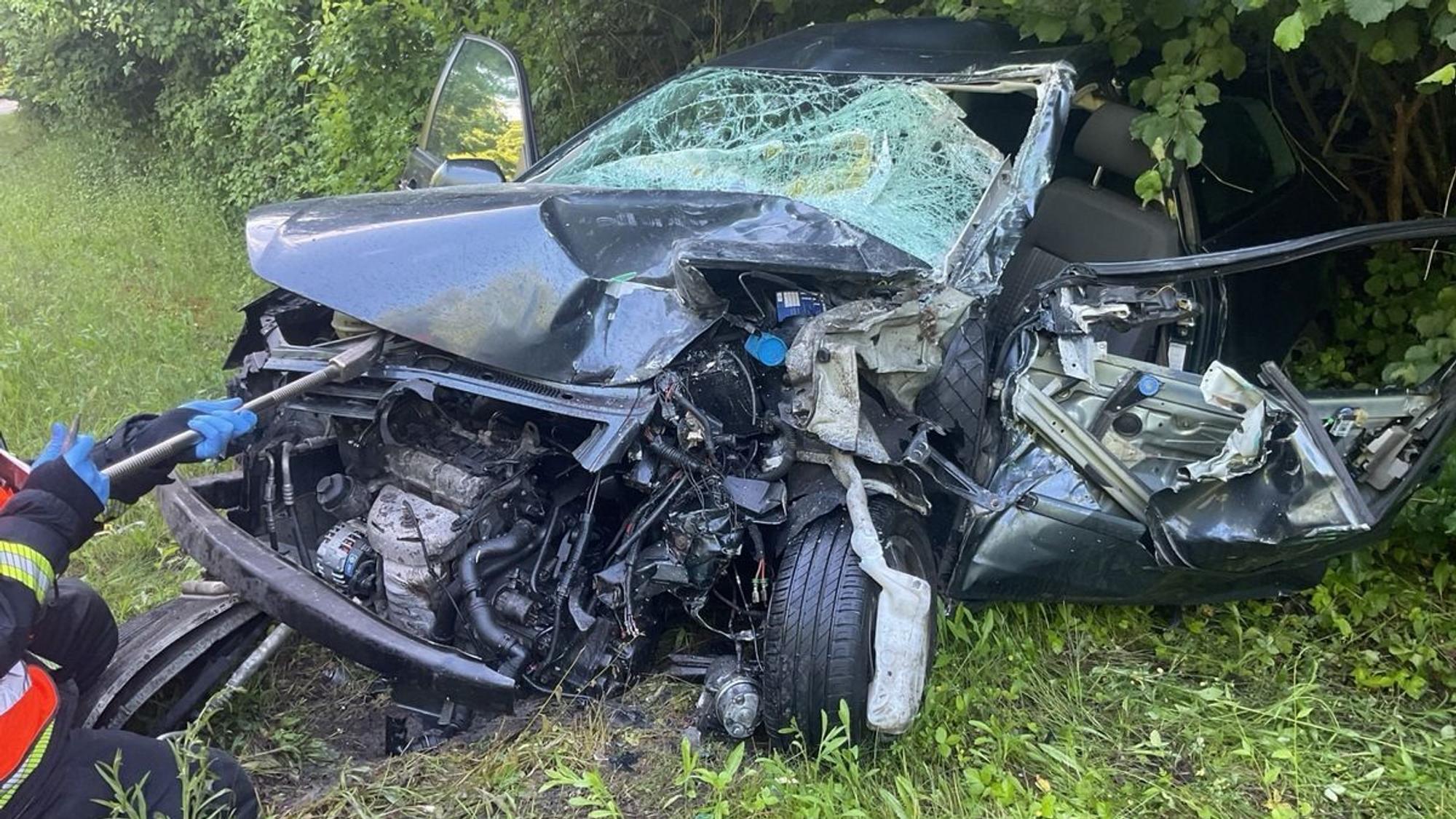 Schwerer Verkehrsunfall auf der B7 bei Hahnenfurth.
