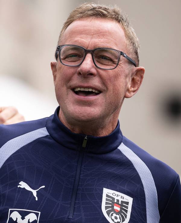 Ralf Rangnick mit guter Laune beim Training.