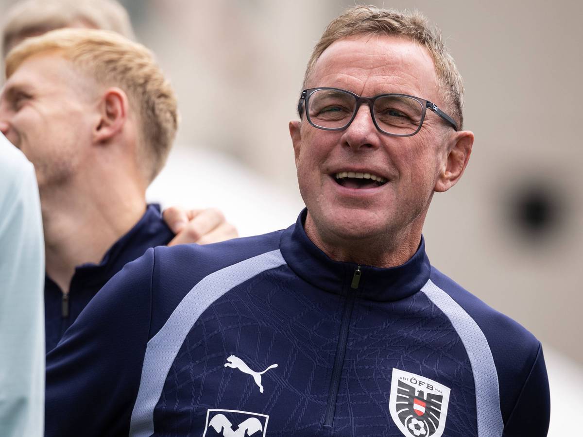 Ralf Rangnick mit guter Laune beim Training.