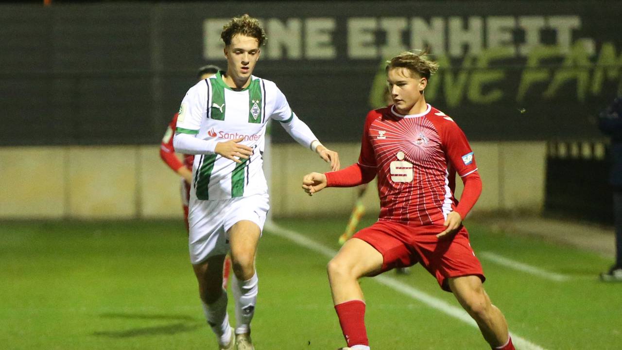Len Wörsdörfer im Zweikampf mit Fynn Schenten.