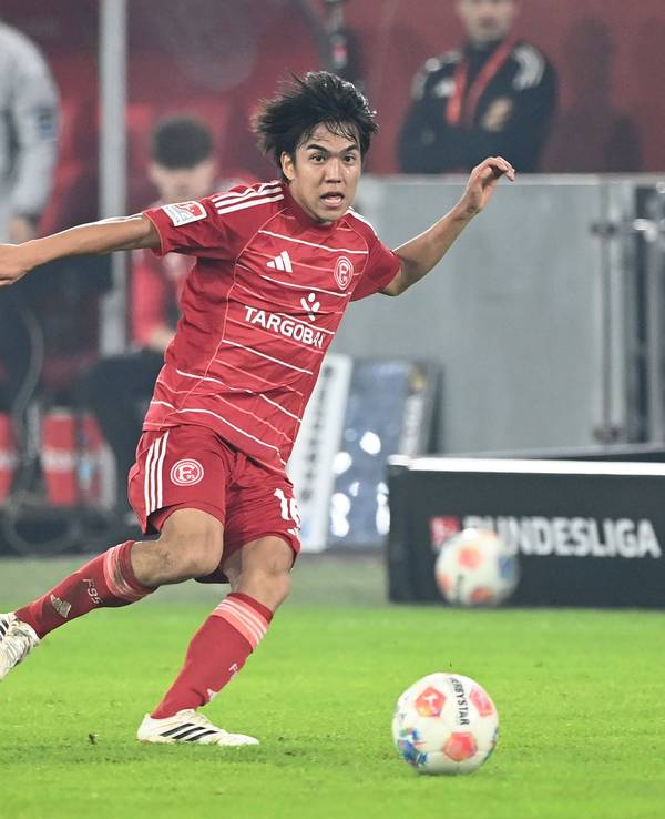 Satoshi Tanaka im Trikot von Fortuna Düsseldorf.