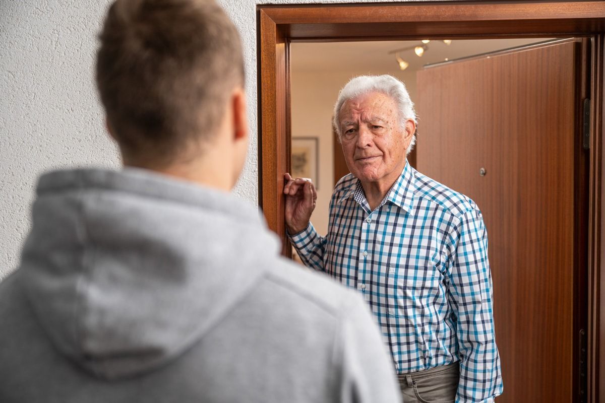 Ein falscher Handwerker hat in Langenfeld eine Seniorin bestohlen. (Symbolfoto)