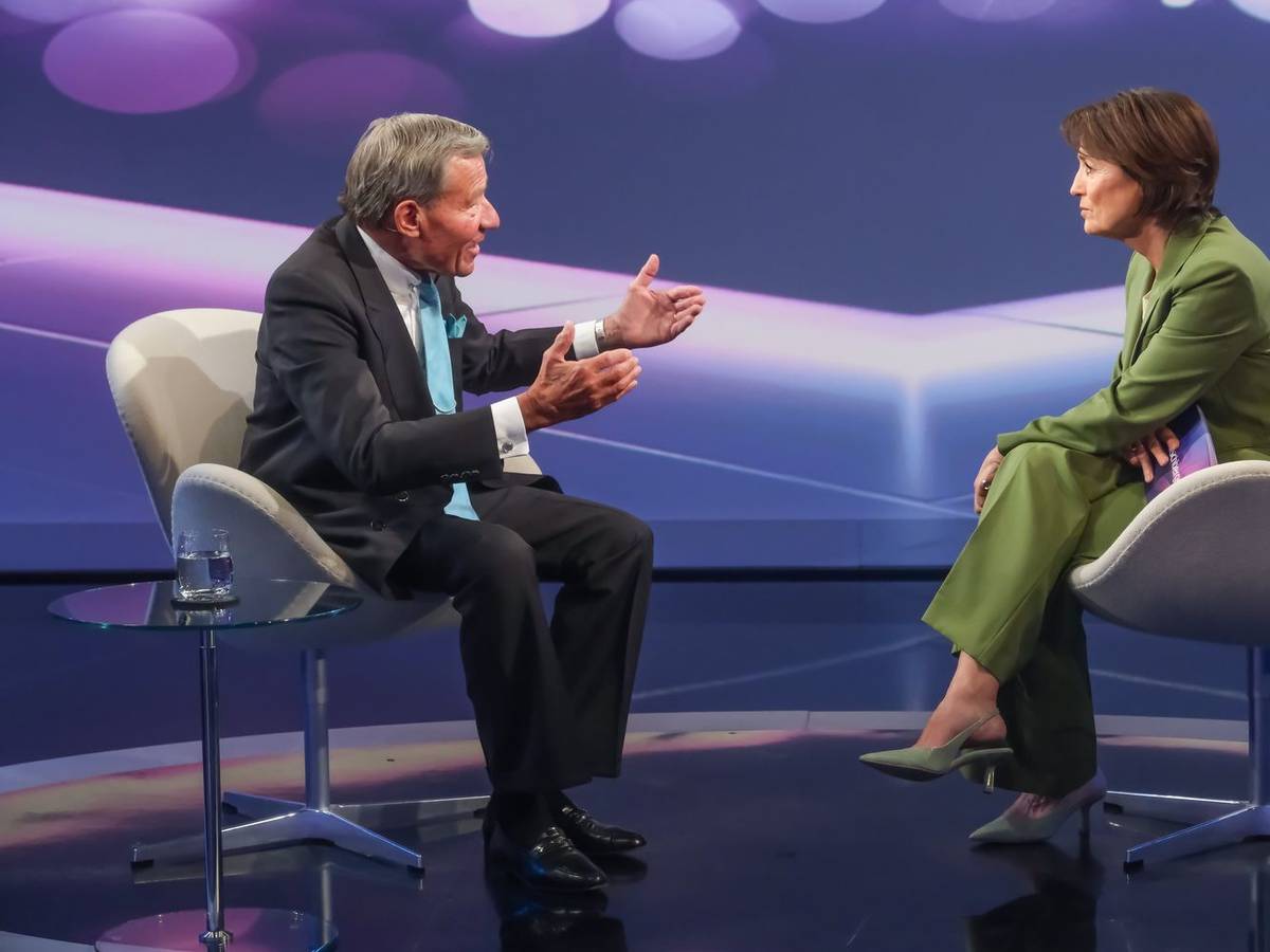Im Gespräch mit Sandra Maischberger erklärte Wolfgang Grupp, warum die Politik nichts für ihn sei. (Bild: WDR/ Oliver Ziebe)