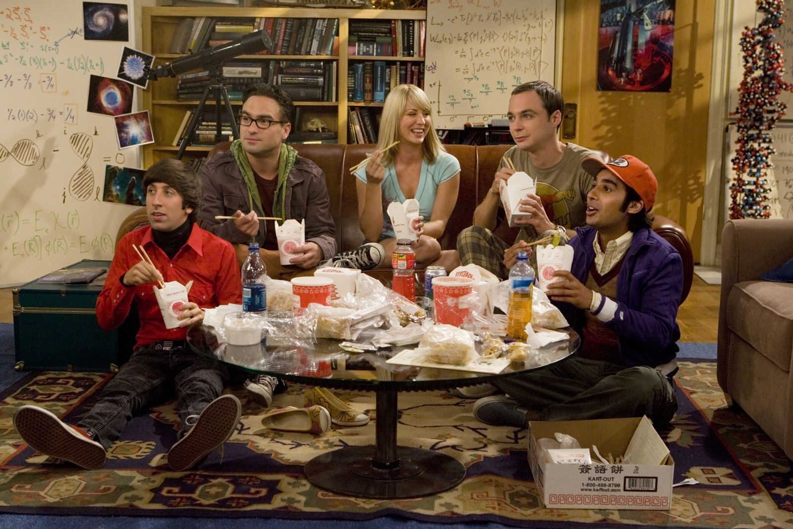 „The Big Bang Theory“, die Serie um vier befreundete Nerds und ihre Nachbarin Penny ist ein moderner Sitcom-Klassiker. Von links: Simon Helberg, Johnny Galecki, Kaley Cuoco, Jim Parsons und Kunal Nayyar. (Bild: ProSieben / Warner Bros. TV)