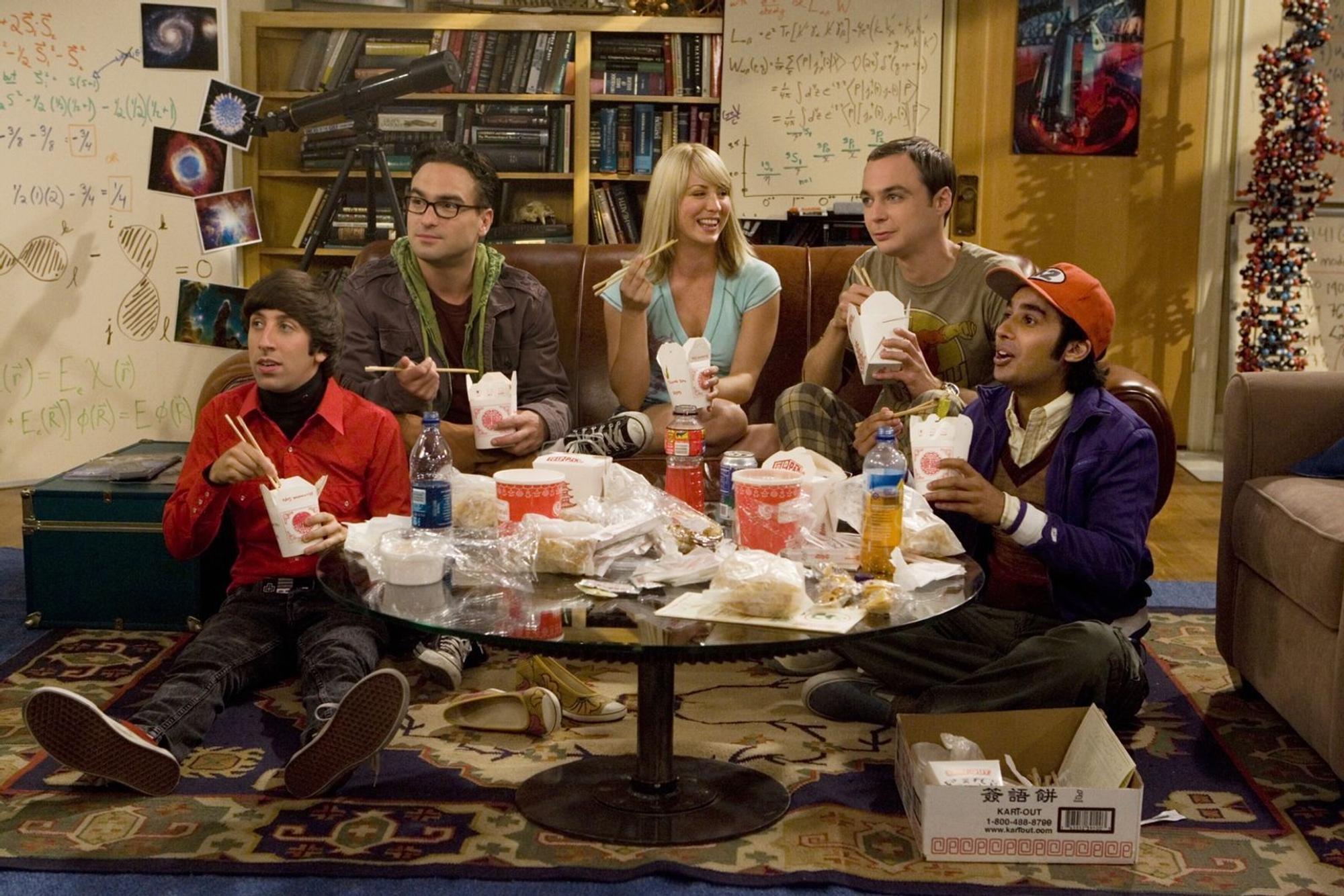 „The Big Bang Theory“, die Serie um vier befreundete Nerds und ihre Nachbarin Penny ist ein moderner Sitcom-Klassiker. Von links: Simon Helberg, Johnny Galecki, Kaley Cuoco, Jim Parsons und Kunal Nayyar. (Bild: ProSieben / Warner Bros. TV)