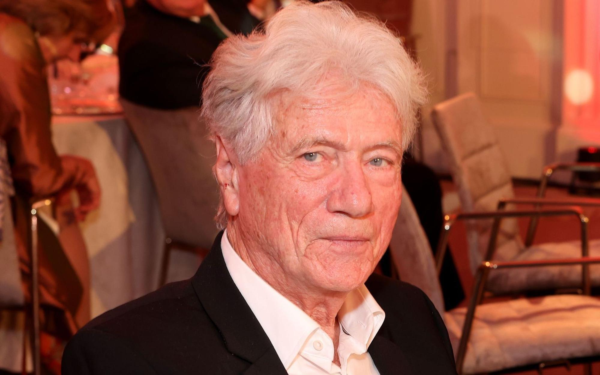 Die Rolle des „Kaleun“ verhalf Jürgen Prochnow zu einem gewaltigen Schub und zum Sprung nach Hollywood. Filme wie „Der englische Patient“ und „Air Force One“ zieren seine Vita. Nun wird die Schauspiellegende 85. (Bild: Gerald Matzka/Getty Images)