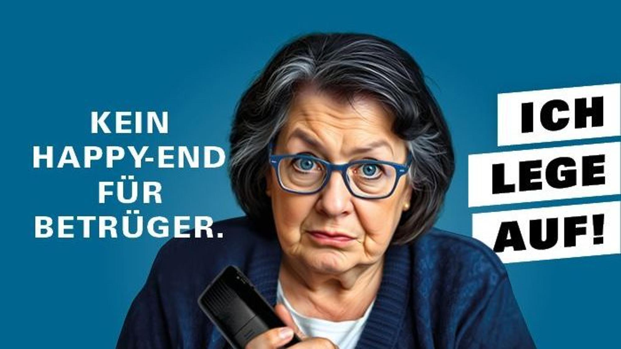 Eine ältere Frau hält einen Telefonhörer in der Hand.