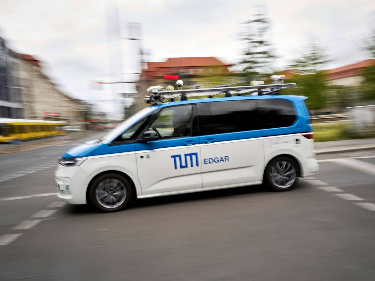Erste Realfahrt eines autonomen Fahrzeugs unter neuen Bedingungen