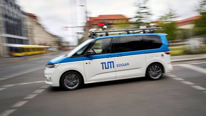 Erste Realfahrt eines autonomen Fahrzeugs unter neuen Bedingungen