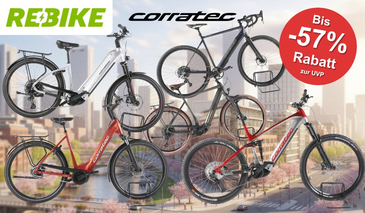Mehrere Corratec E‑Bikes unterschiedlicher Typen – darunter Trekking-, City- und Mountainbikes – vor einem urbanen Großstadt-Hintergrund.