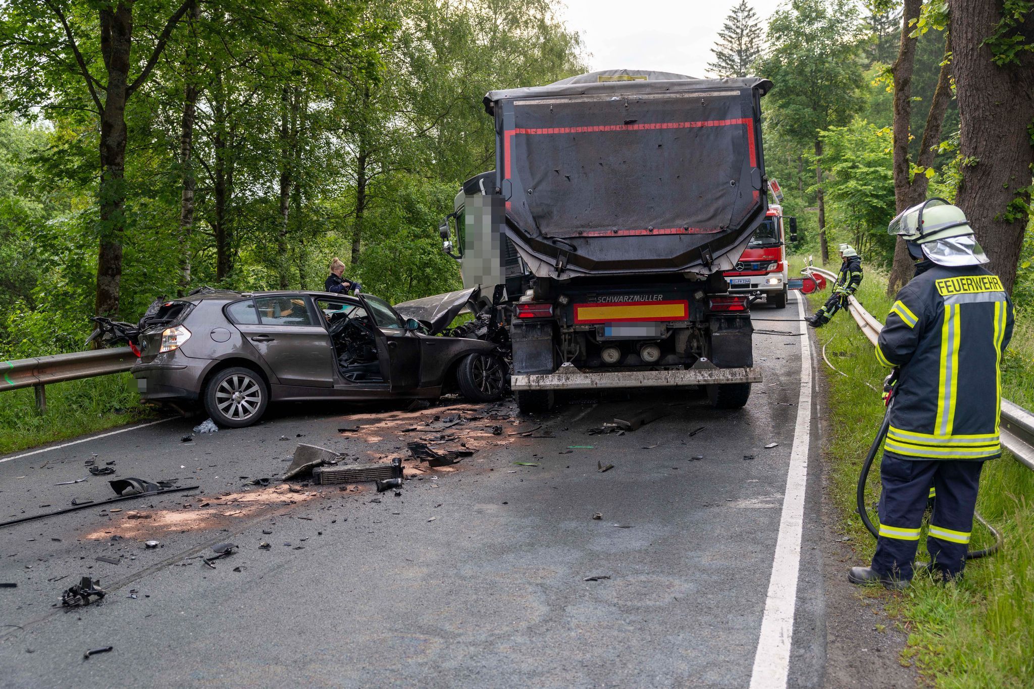 Autofahrer stirbt nach Kollision mit Lkw