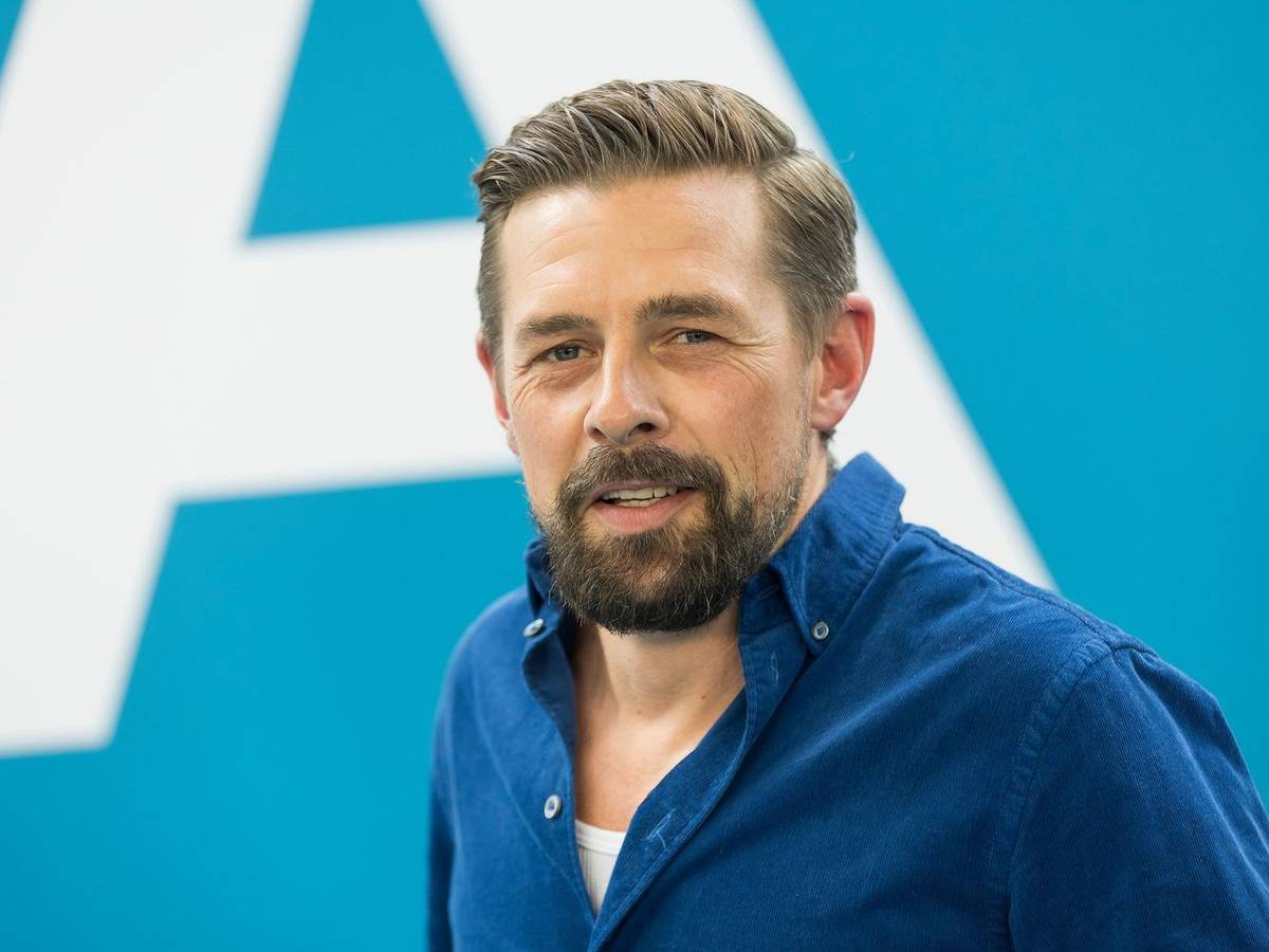 Entertainer Klaas Heufer-Umlauf war zu Gast im Politik-Podcast von Anne Will. (Bild: 2025 Getty Images/Ben Kriemann)