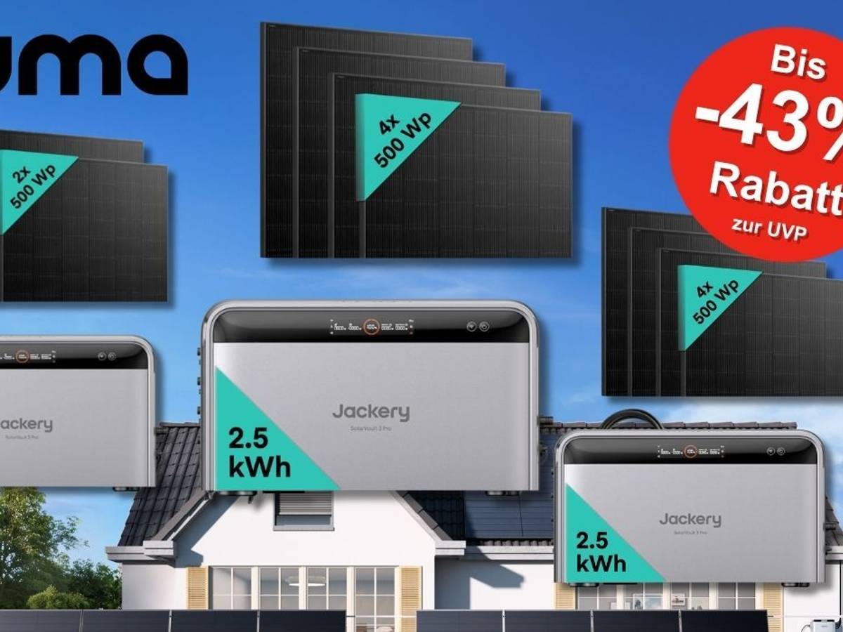 Produktcollage mit drei Jackery SolarVault 3 Pro Heimspeicher-Bundles vor blauem Himmel: je 2,5 kWh Kapazität, kombiniert mit Solarmodul-Sets in den Varianten 2x 500 Wp und 4x 500 Wp. Yuma Logo und ein roter Button oben rechts weist auf bis zu 43 Prozent Rabatt zur UVP hin.