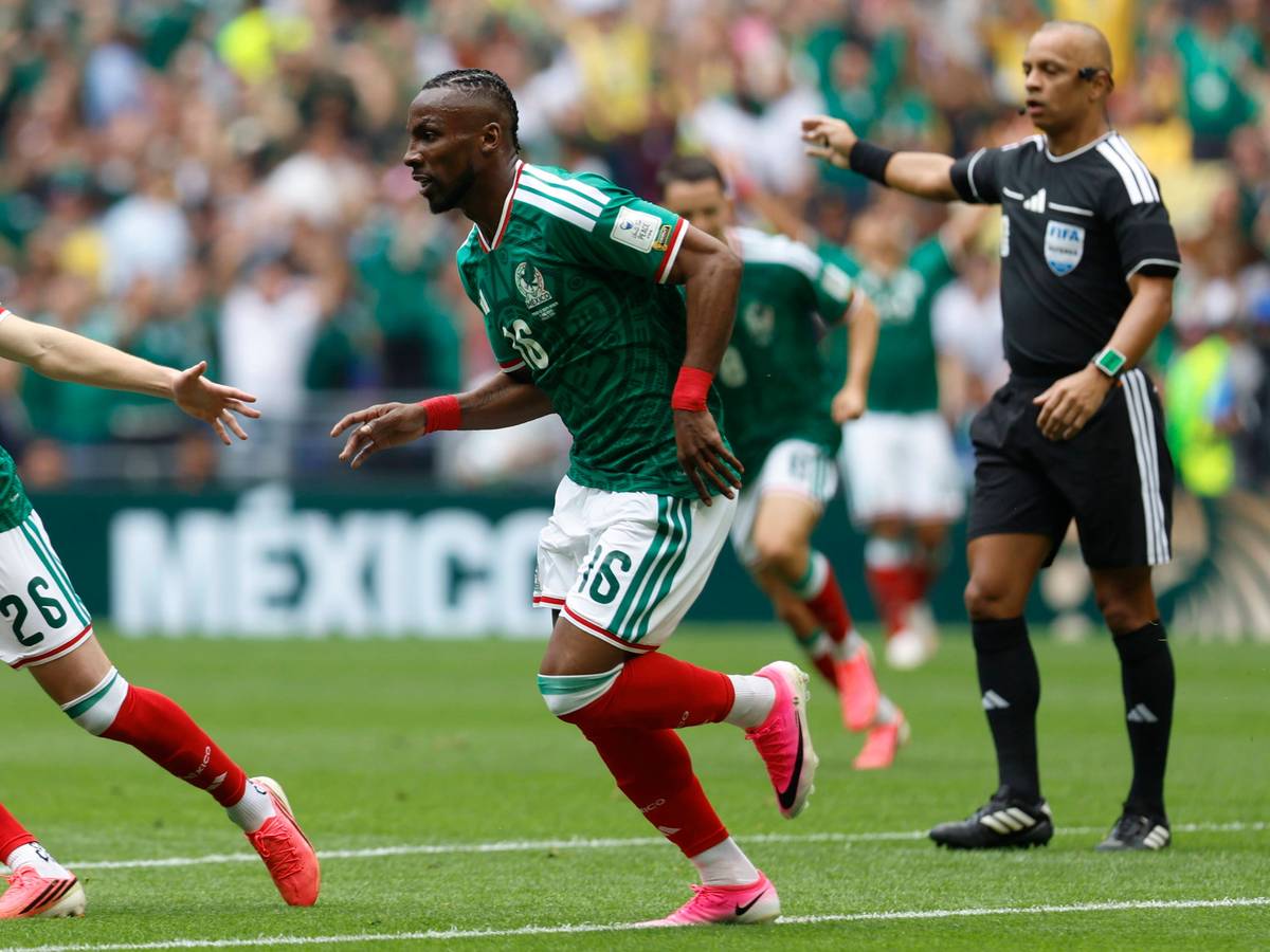 Julian Quinones jubelt nach seinem Treffer zum 1:0 gegen Südafrika.