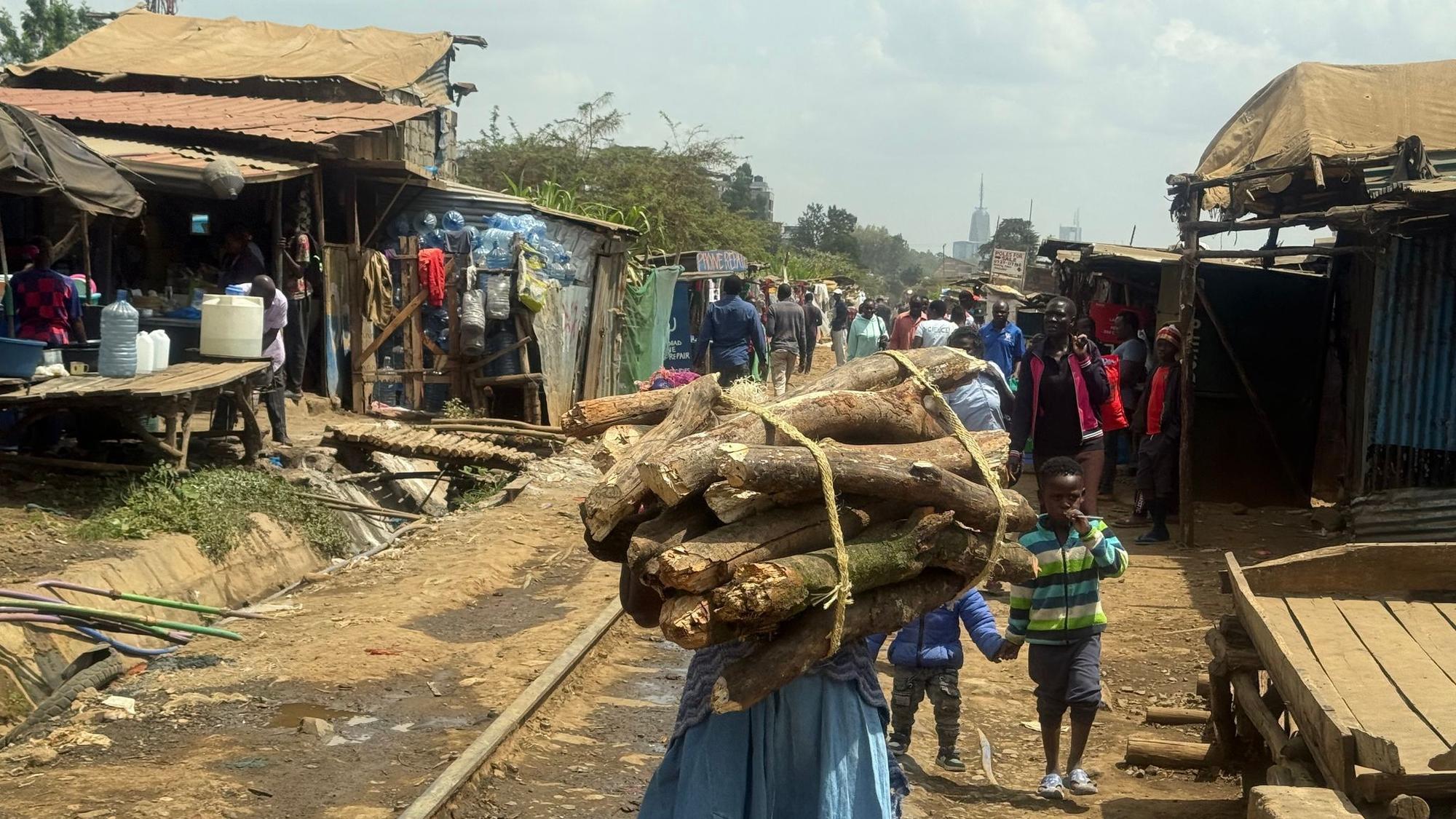 Slum Kibera - Straßenszene