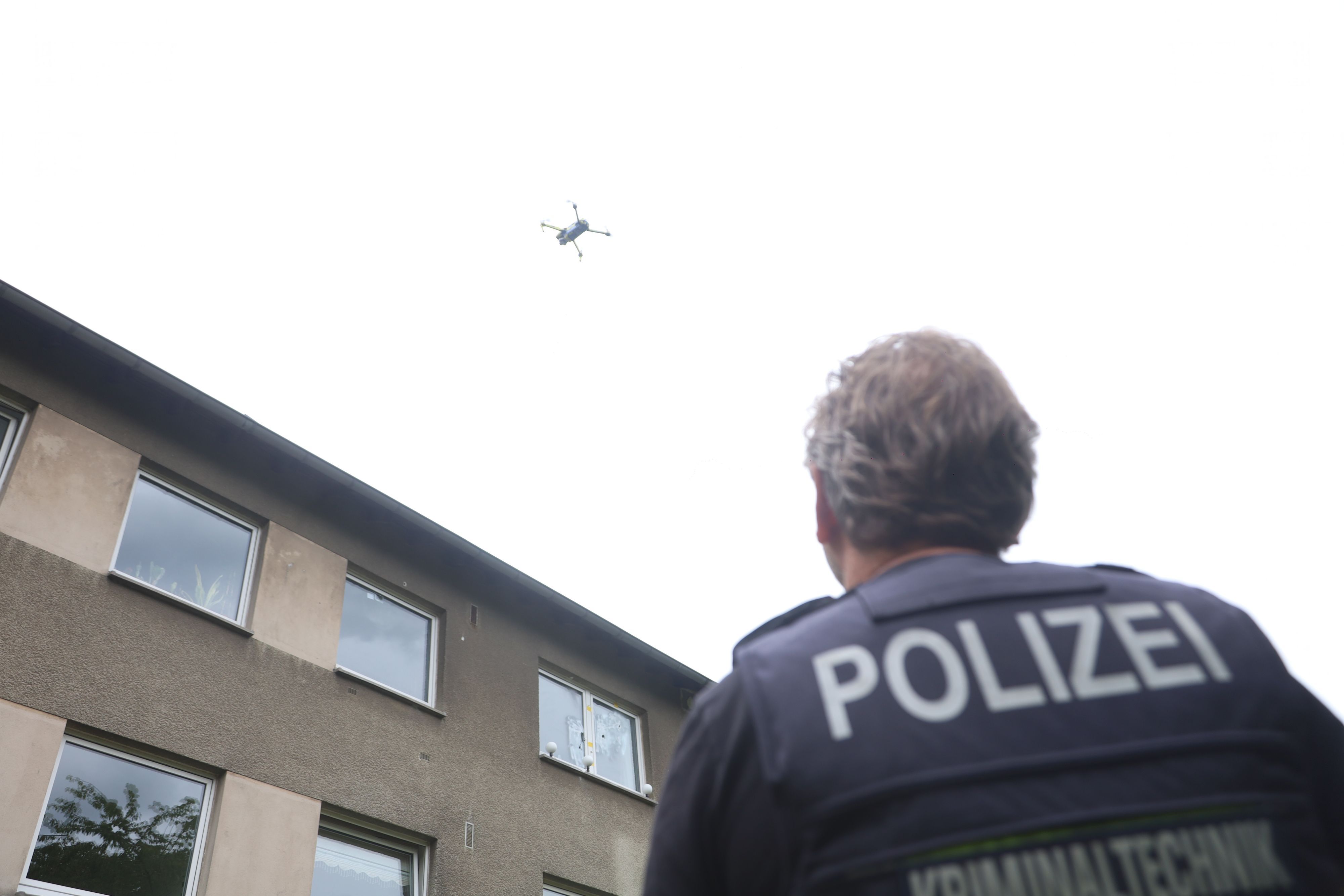 In der Nacht zu Montag (8. Juni) waren Schüsse auf ein Mehrfamilienhaus in Bilderstöckchen abgegeben worden. Nun wurde ein mutmaßlicher Täter gefasst.