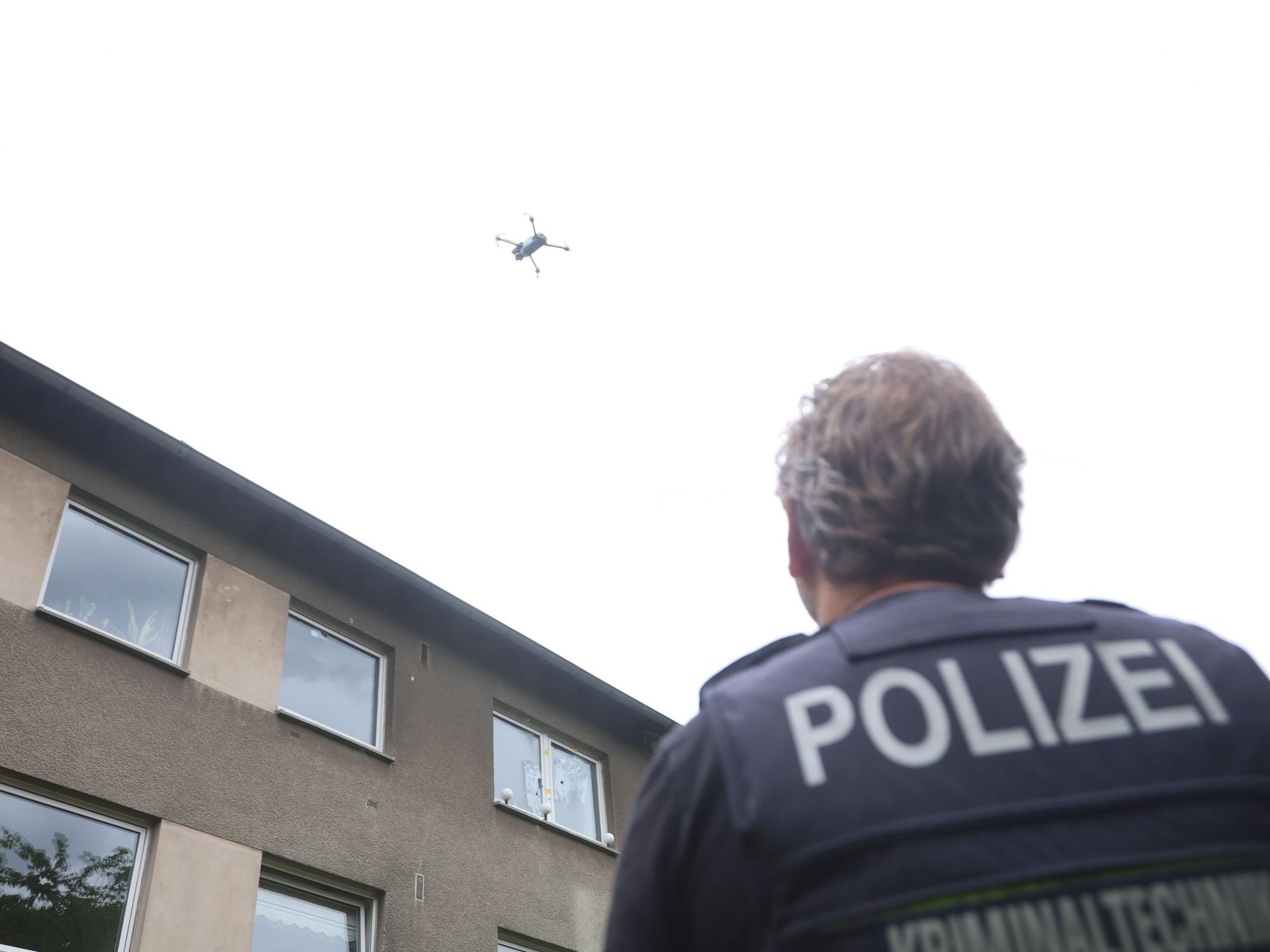 In der Nacht zu Montag (8. Juni) waren Schüsse auf ein Mehrfamilienhaus in Bilderstöckchen abgegeben worden. Nun wurde ein mutmaßlicher Täter gefasst.