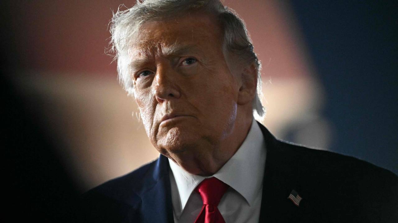 US-Präsident Donald Trump kurz bevor er die Air Force Pne am 9. Juni betritt.