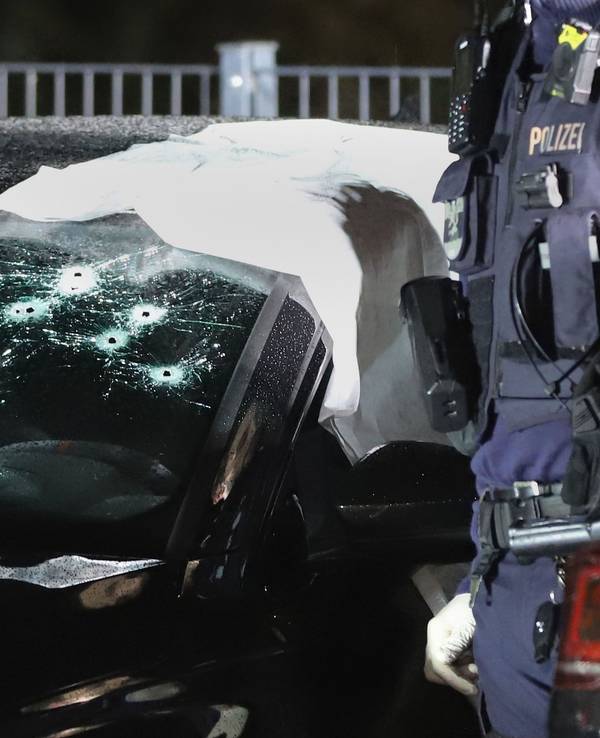 Dezember 2025: In diesem Auto wurde ein 36-Jähriger in Dellbrück zum Opfer eines Attentats.