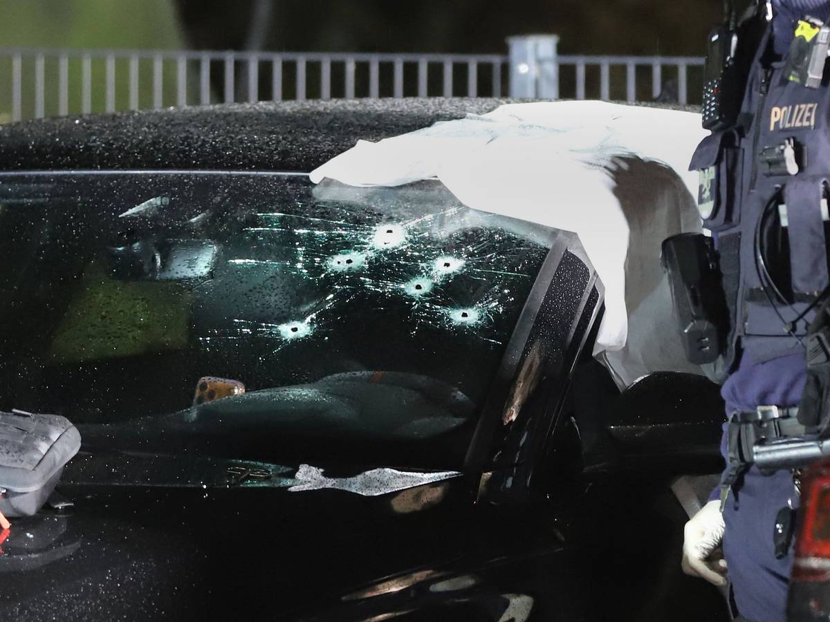 Dezember 2025: In diesem Auto wurde ein 36-Jähriger in Dellbrück zum Opfer eines Attentats.
