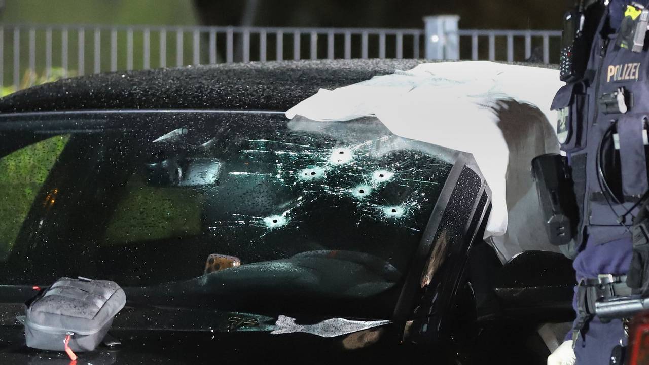 Dezember 2025: In diesem Auto wurde ein 36-Jähriger in Dellbrück zum Opfer eines Attentats.