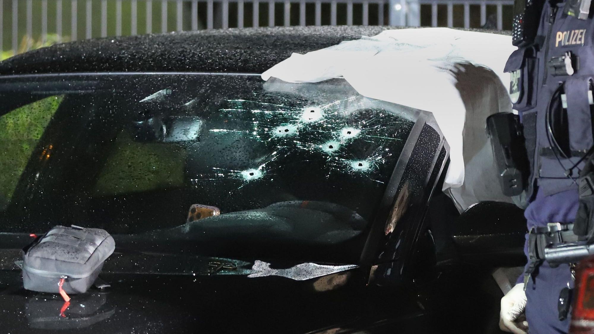 Dezember 2025: In diesem Auto wurde ein 36-Jähriger in Dellbrück zum Opfer eines Attentats.