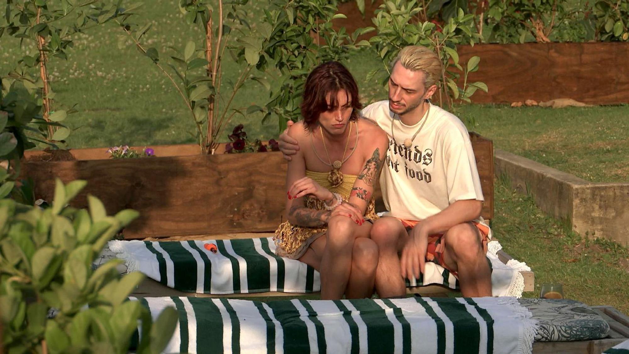 Hier weicht Tessa noch zurück, als Jacob sie in den Arm nehmen will. (Bild: RTL)