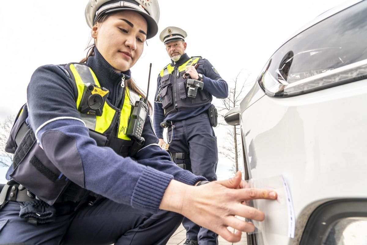 Die Polizei ermittelt nach einer Verkehrsunfallflucht.