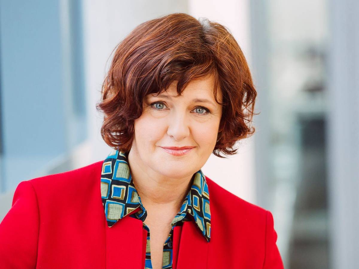 Auch nach dem Ende ihrer Korrespondentenkarriere bei der ARD wirft Annette Dittert einen kritischen Blick auf ihre Wahlheimt Großbritannien. (Bild: ARD / NDR / Verena Reinke)