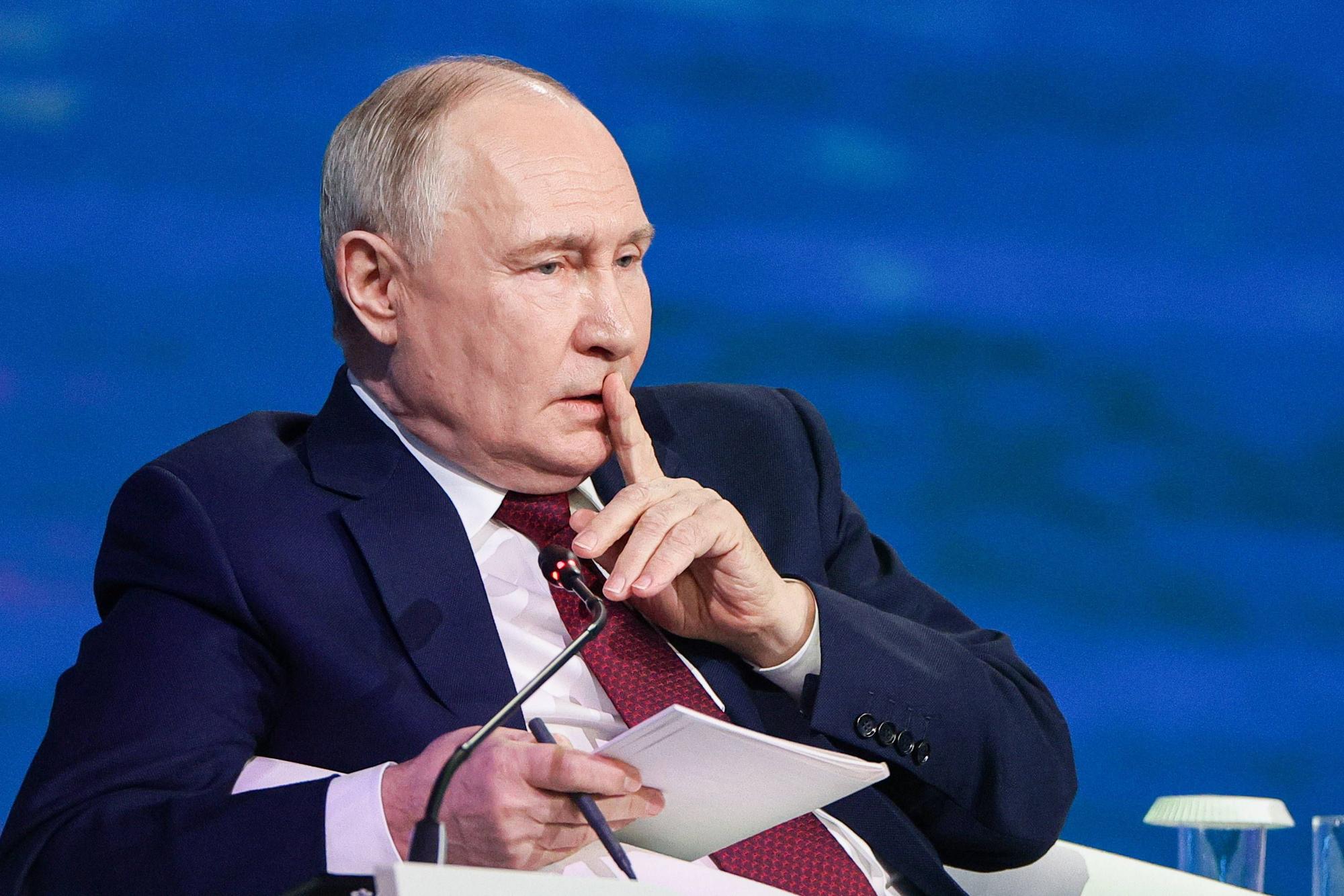 Der Krieg von Wladimir Putin in der Ukraine (hier ist er am 5. Juni in St. Petersburg zu sehen) dauert bereits länger als damals der Erste Weltkrieg.