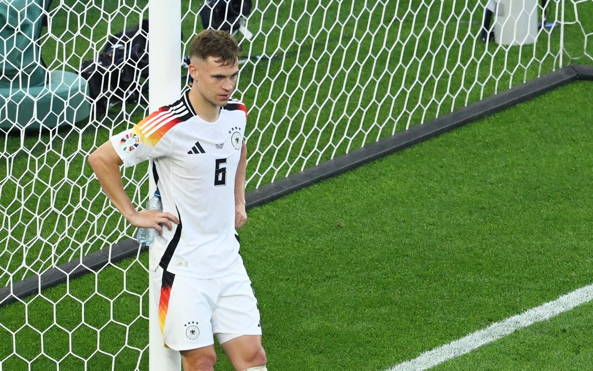 Frust im Nationaltrikot: Bei der Heimweh-EM 2024 schieden Joshua Kimmich und die deutsche Mannschaft im Viertelfinale dramatisch gegen Spanien aus - auch wegen „Cucurellas Arm“. (Bild: 2024 Getty Images/Clive Mason)