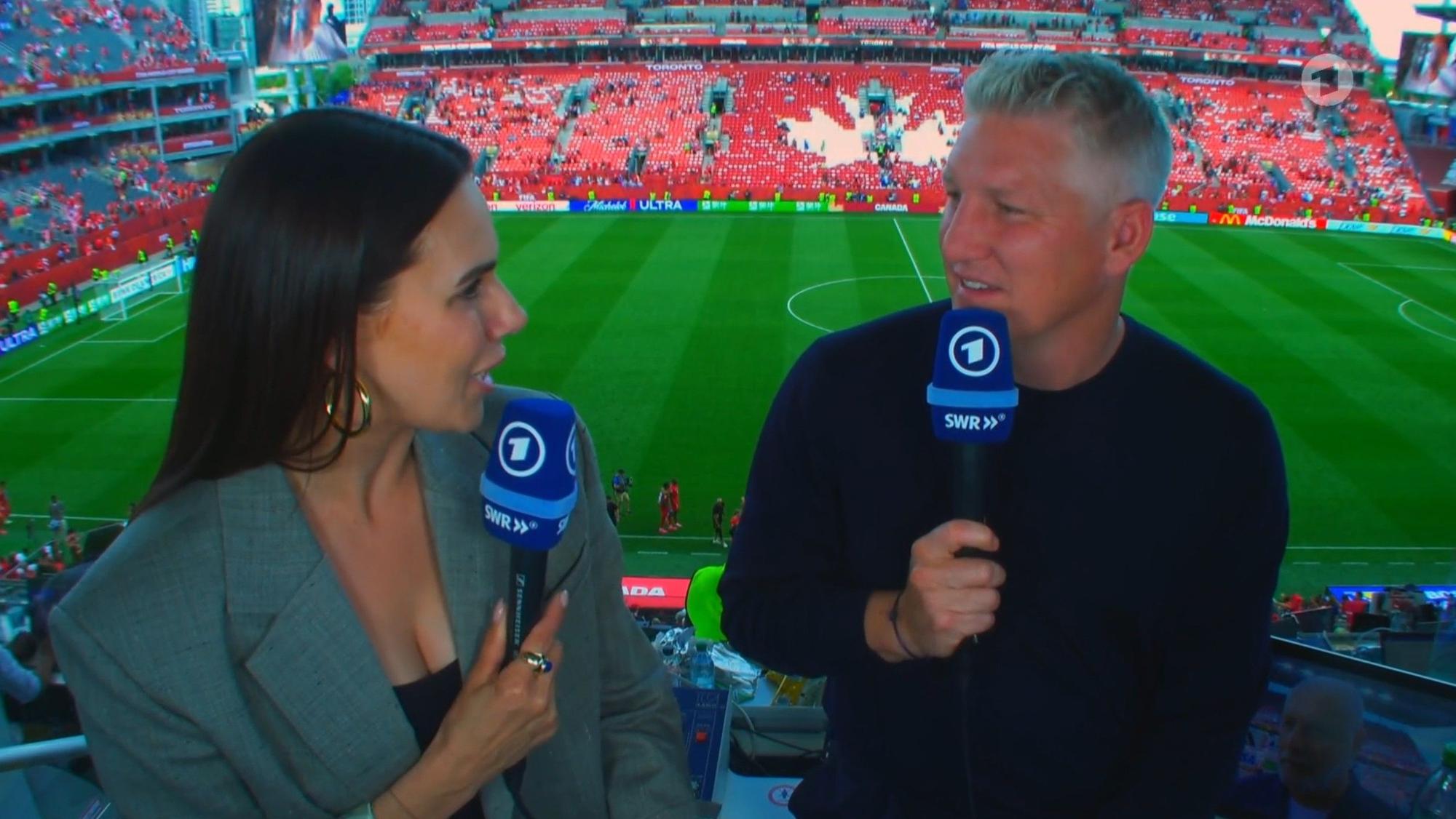 Bei der WM 2026 für die ARD im Einsatz: Bastian Schweinsteiger und Esther Sedlaczek.