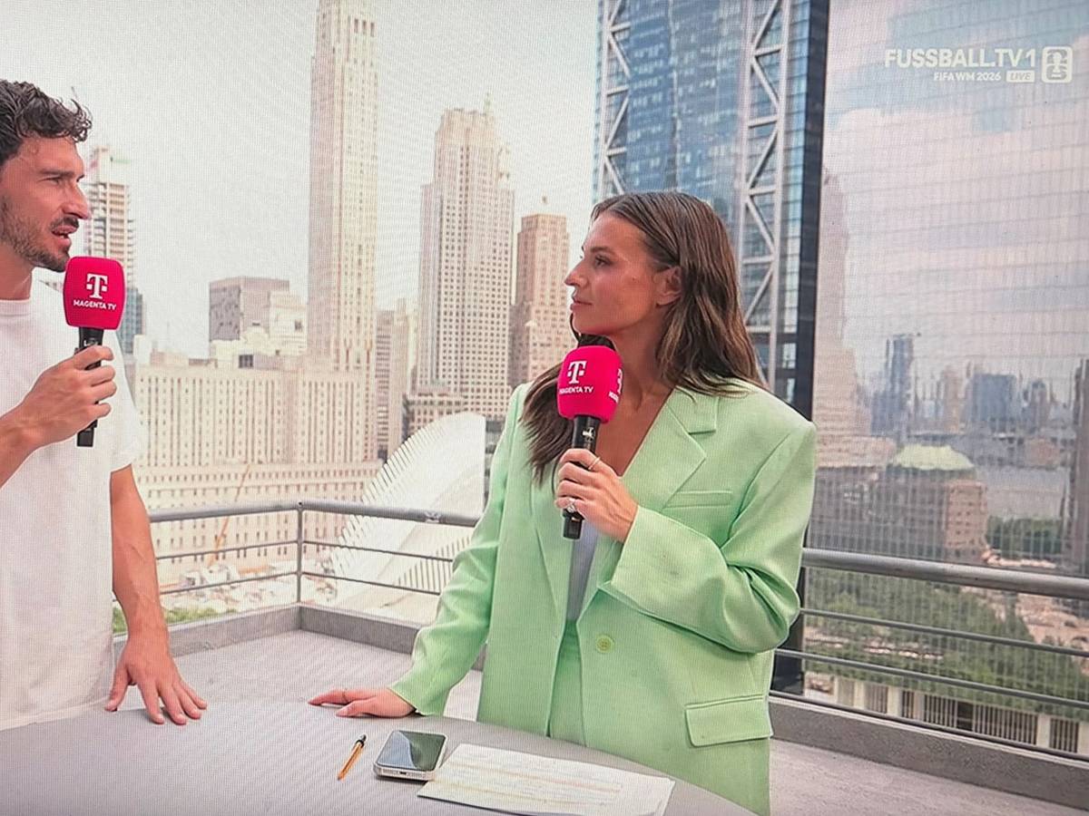Experte Mats Hummels und Moderatorin Laura Wontorra bei der TV-Übertragung von MagentaTV am Freitag.
