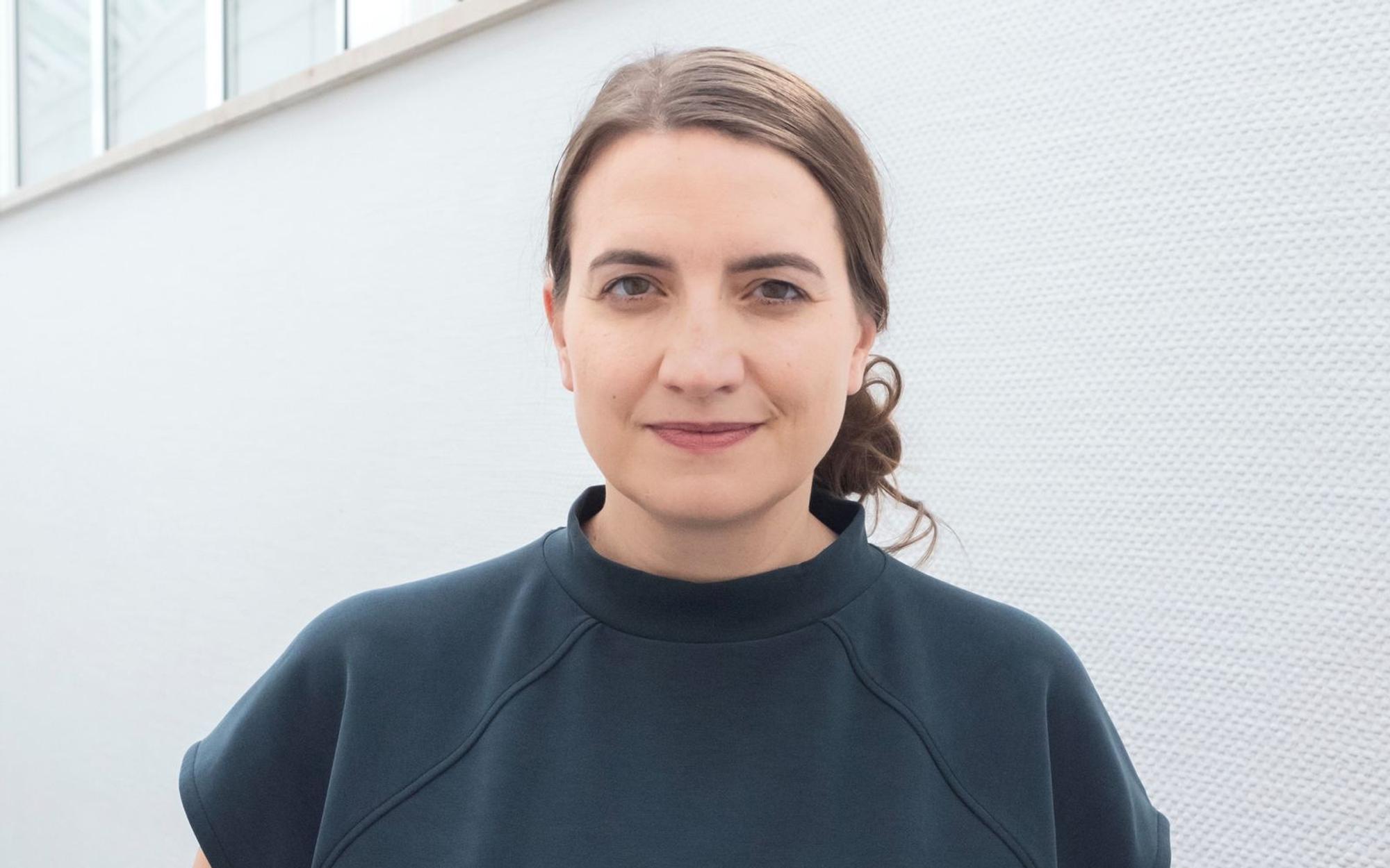 Mareike Aden ist seit 1. Januar 2025 Korrespondentin im ARD Studio London. Für die „Weltspiegel Doku: Großbritannien: Die Brexit-Erben - Uns reicht's!“ hat sie unter anderem eine Punkband auf ihrer ersten Europa-Tournee begleitet. (Bild: Oksana Yushko)