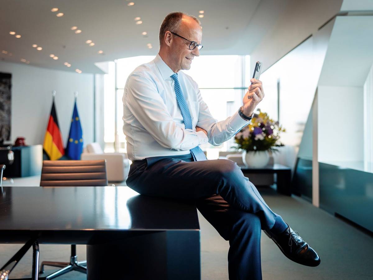 Merz spricht per Videocall mit Spielern der Nationalmannschaft